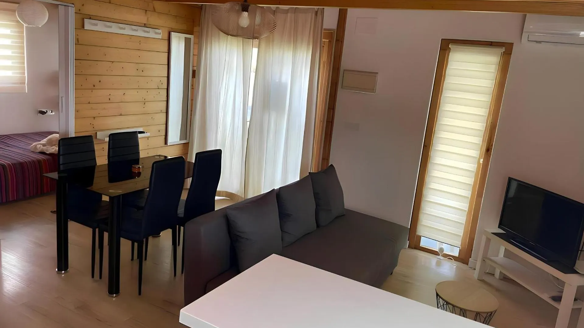 Bungalow Con Jacuzzi, Piscina Y Bbq Para Familias Y Parejas En Chiclana - Es-180-278 Chiclana de la Frontera