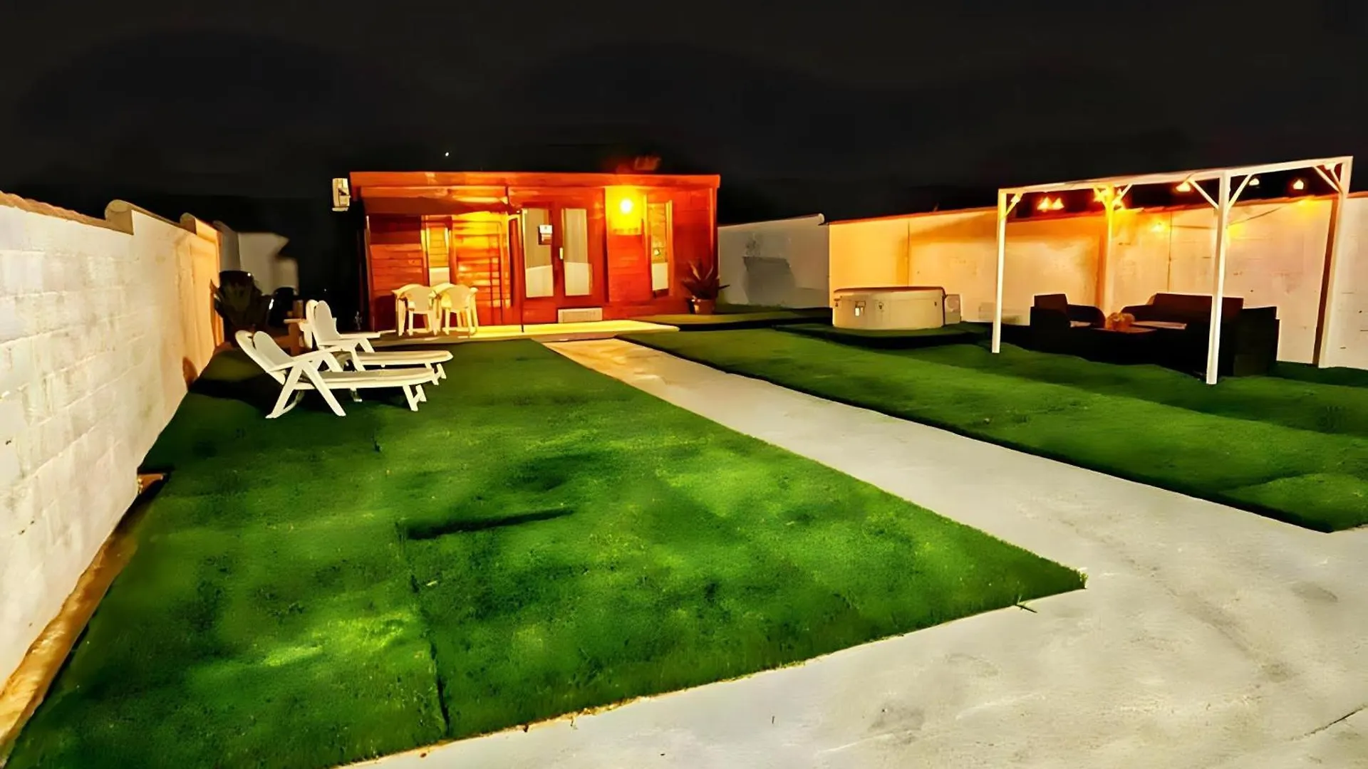Holiday home Bungalow Con Jacuzzi, Piscina Y Bbq Para Familias Y Parejas En Chiclana - Es-180-278 Chiclana de la Frontera
